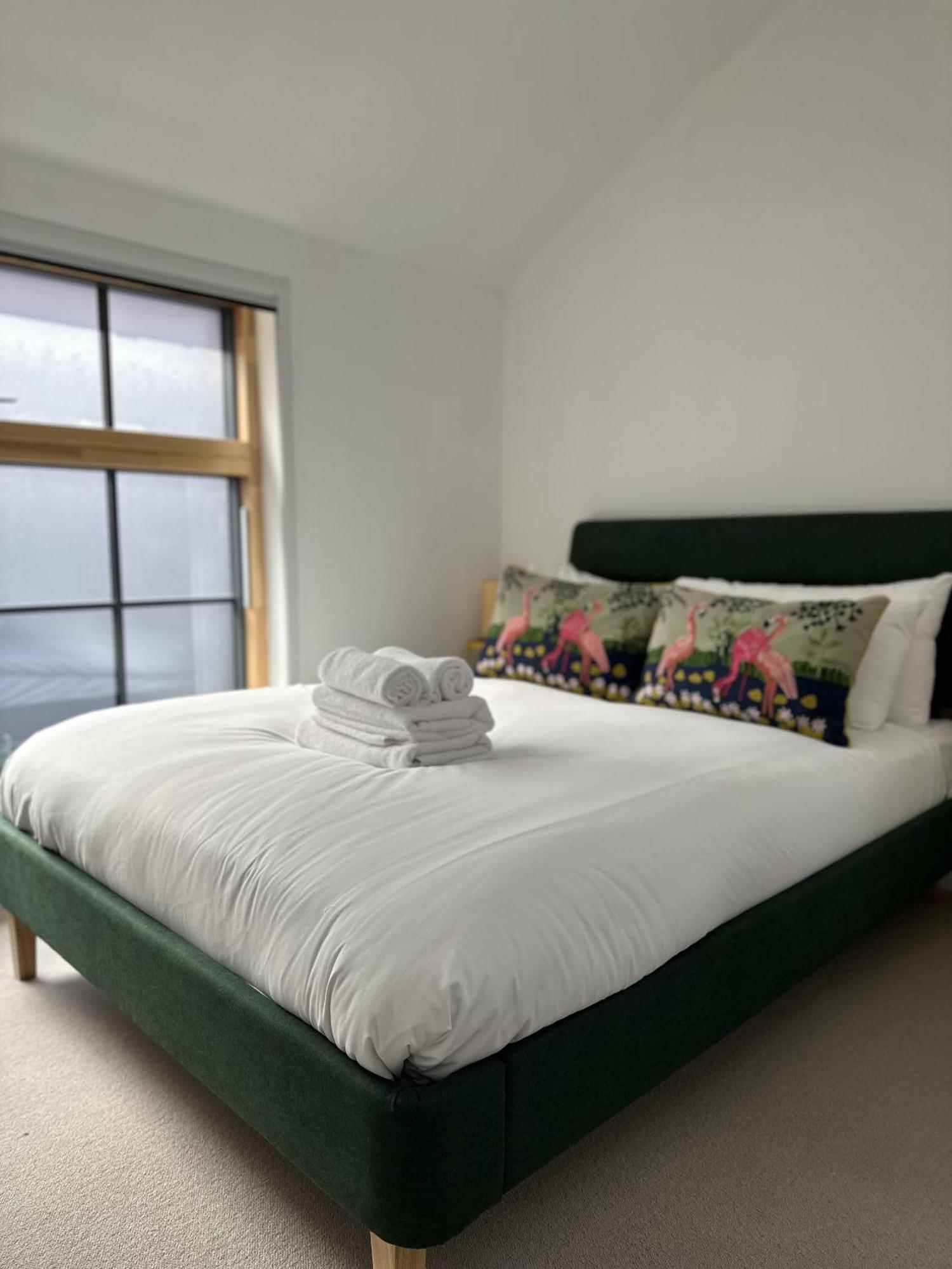 Ideal Bristol Getaway - 3 Bed Harbourside Home Стая снимка